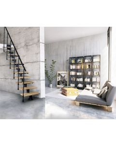 Mittelholmtreppe Dixi in der Farbe schwarz mit Buche Stufen lackiert und Metallgeländer schwarz
