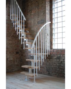 Mittelholmtreppe Mini Milano aus Stahl mit Geländer und Podest